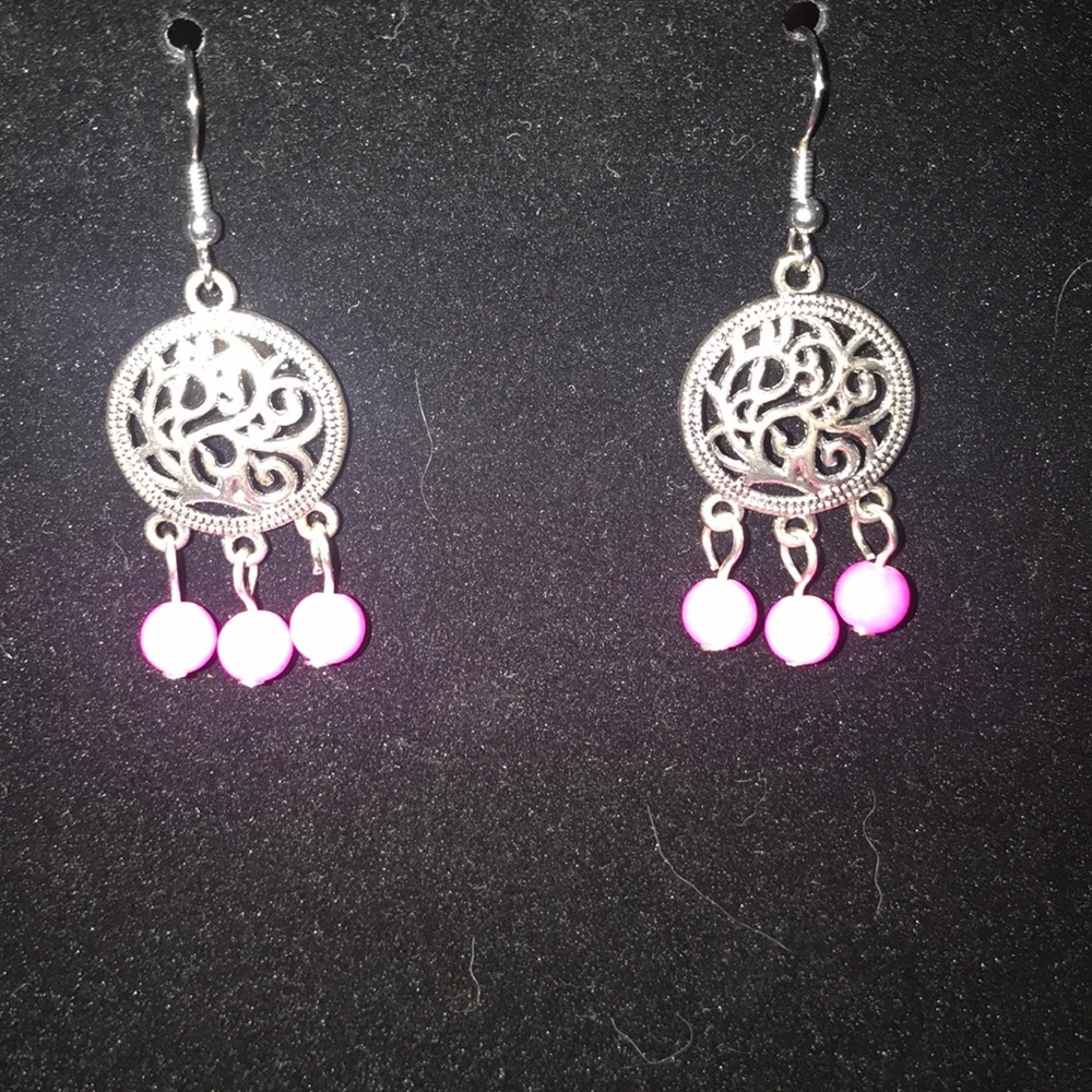 2 pairs earrings white and pink💕 3/$19 bundle - Picture 7 of 7